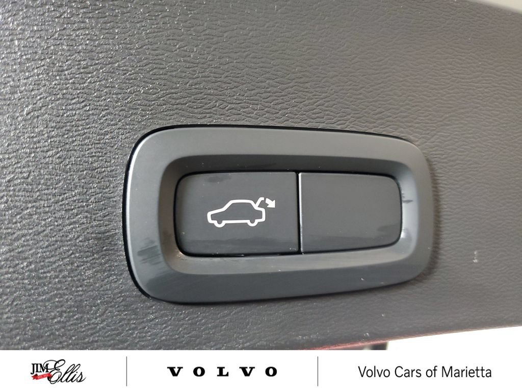 Used 2021 Volvo XC40 T5 Momentum w/ Climate Package AWD/4WD image 7