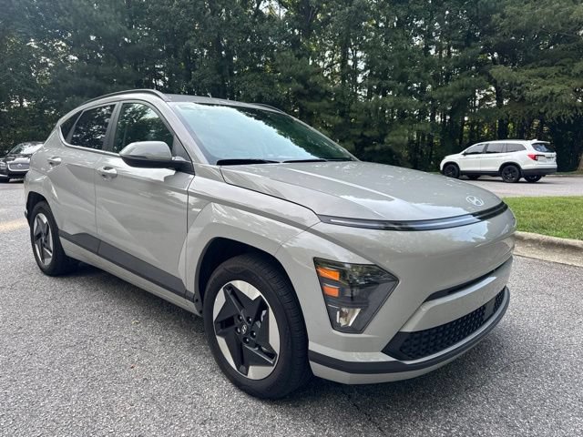 Used 2025 Hyundai Kona SEL FWD image 8