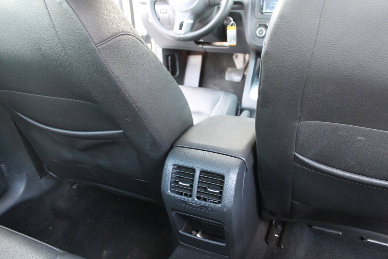 Used 2010 Volkswagen Jetta Limited Edition FWD image 36