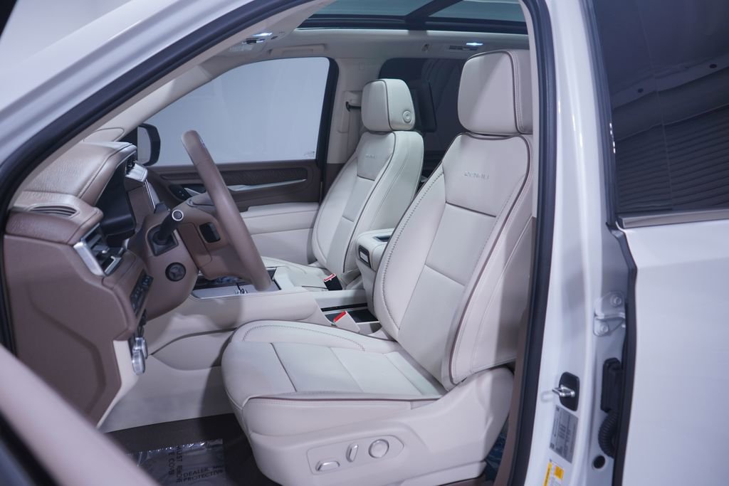 Used 2024 GMC Yukon Denali w/ Advanced Technology Package image 7