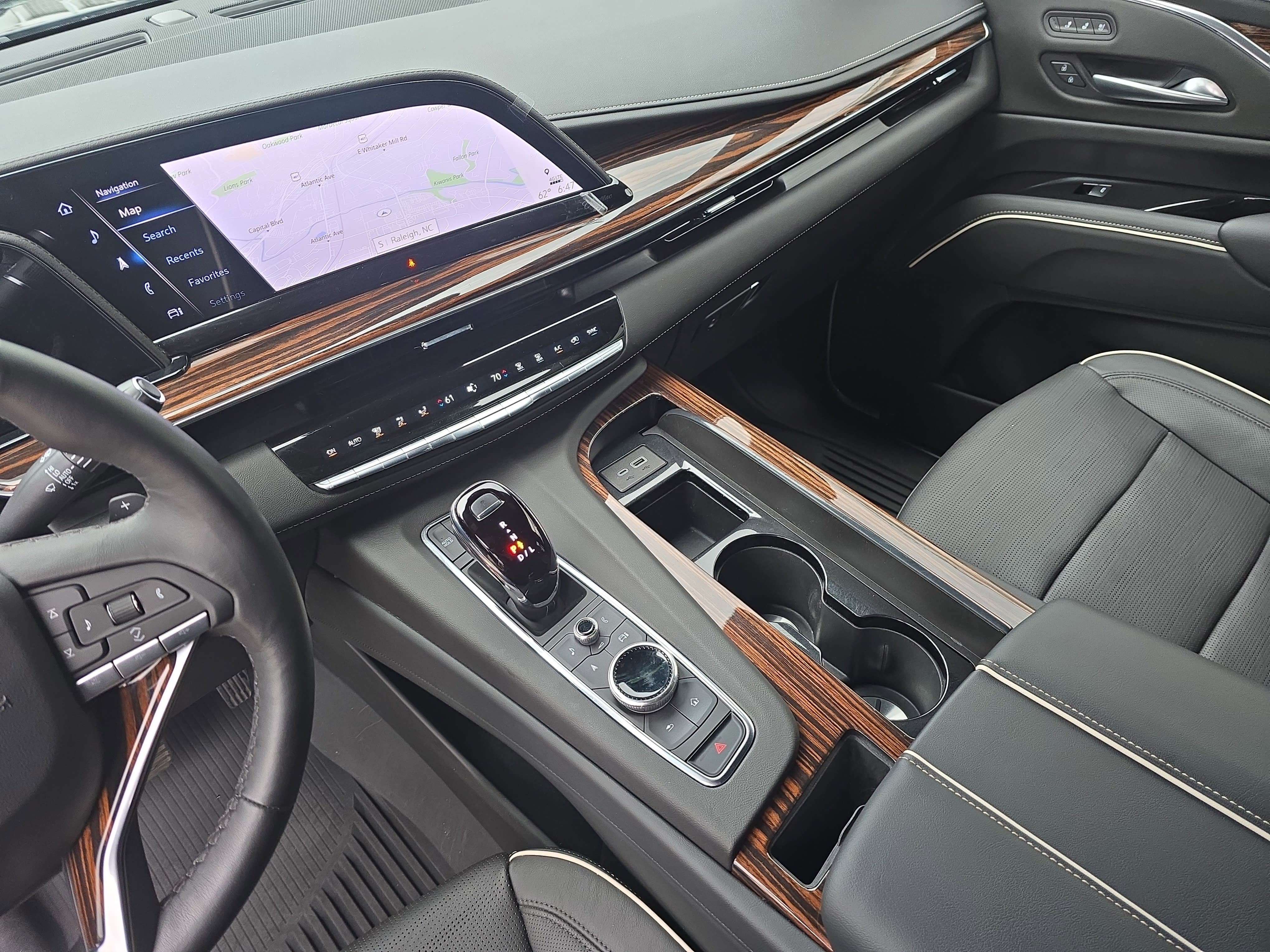 Certified 2023 Cadillac Escalade ESV Premium Luxury w/ LPO, Floor Liner Package AWD/4WD image 26