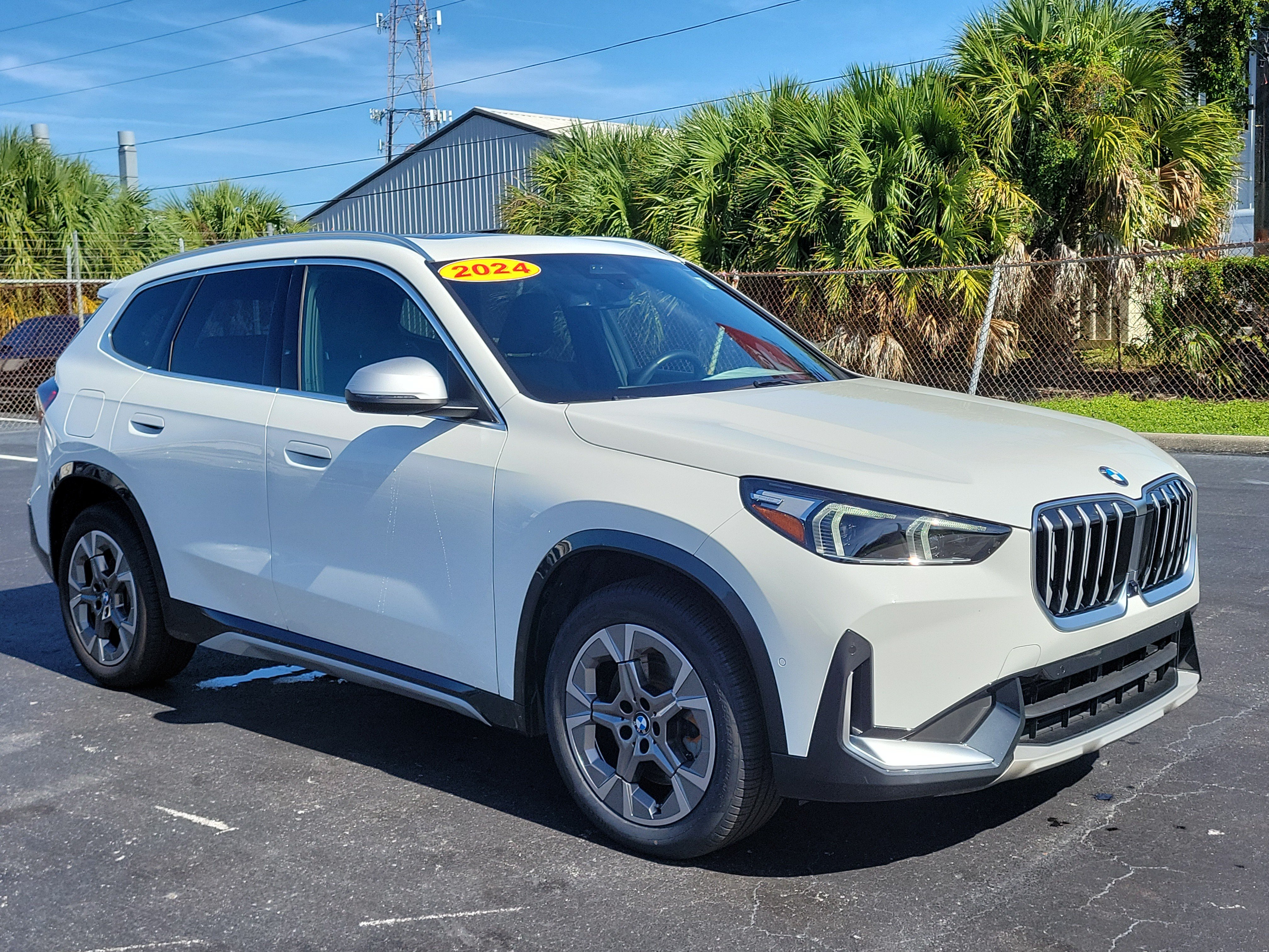 Used 2024 BMW X1 xDrive28i w/ Premium Package AWD/4WD image 2