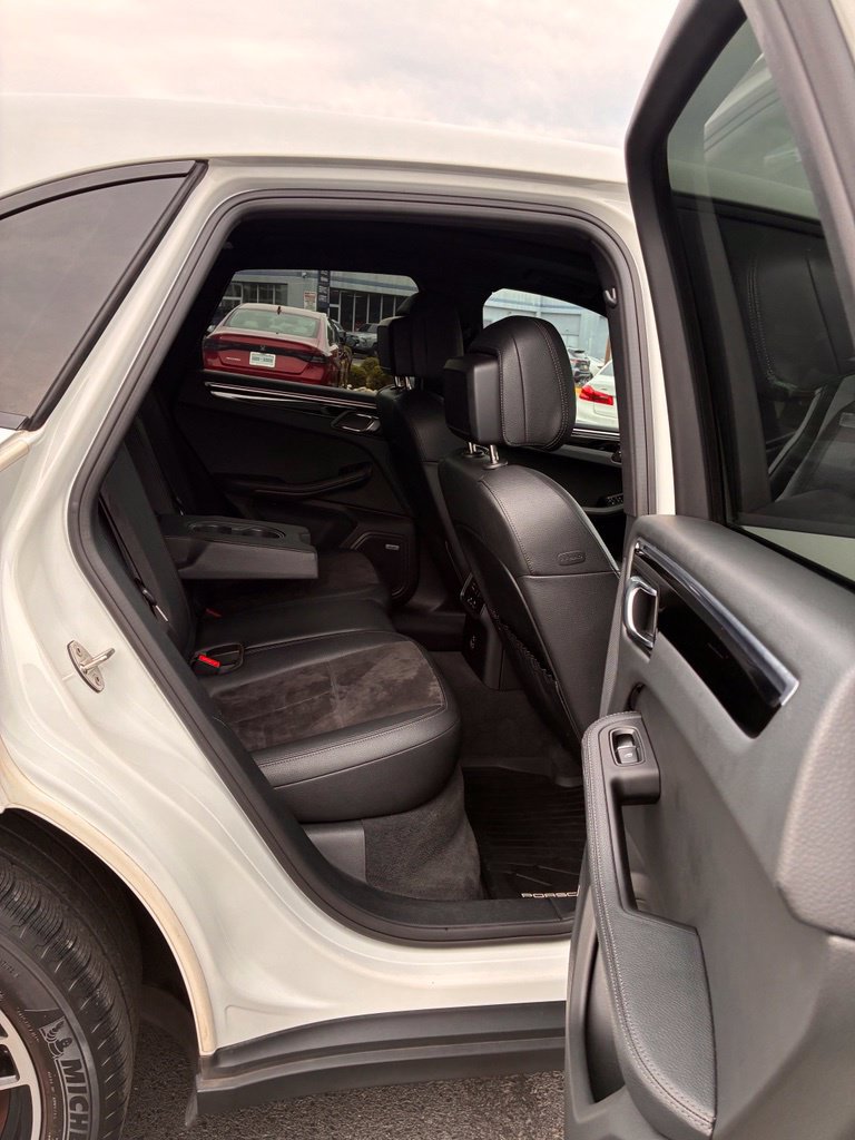Used 2020 Porsche Macan AWD/4WD image 23