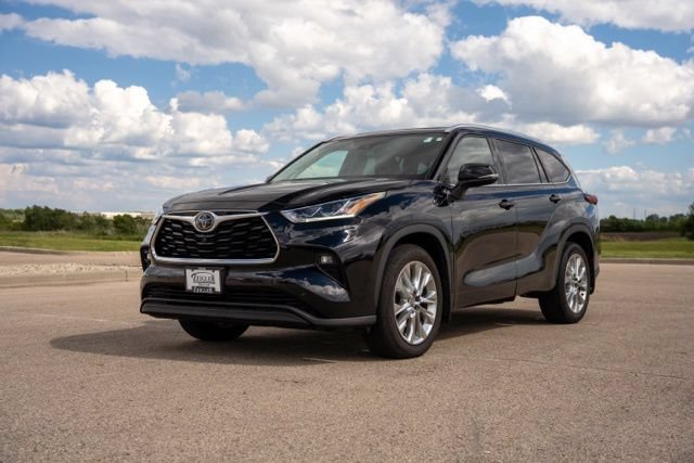 Used 2020 Toyota Highlander Limited AWD/4WD image 3