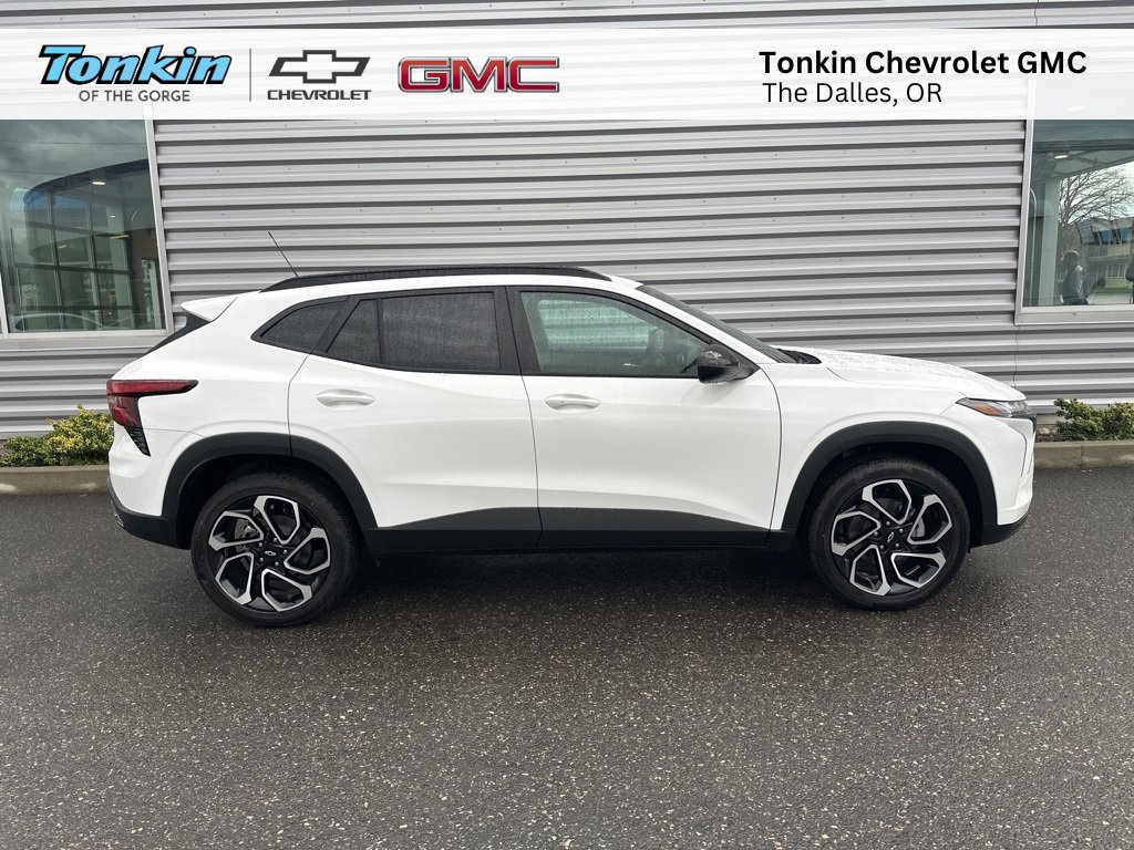 New 2025 Chevrolet Trax RS image 2