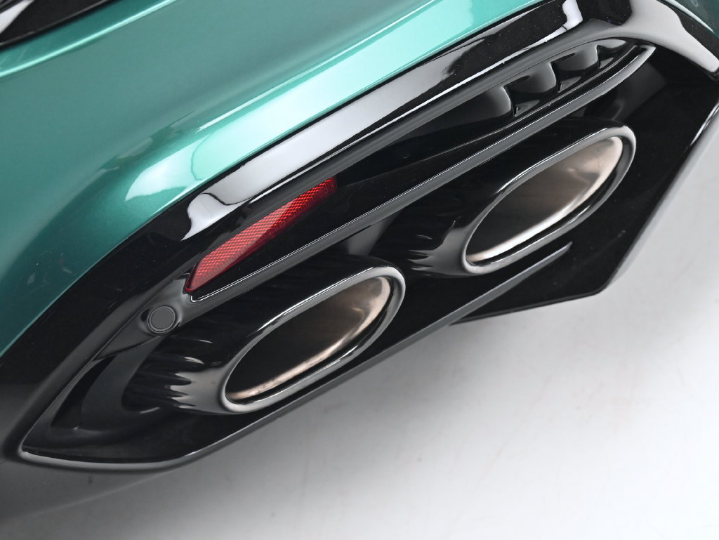 Used 2025 Aston Martin Vanquish RWD image 30
