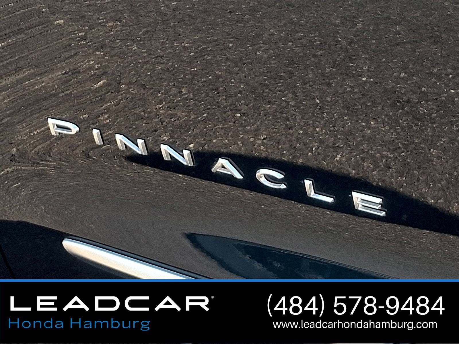 Used 2023 Chrysler Pacifica Pinnacle FWD image 31