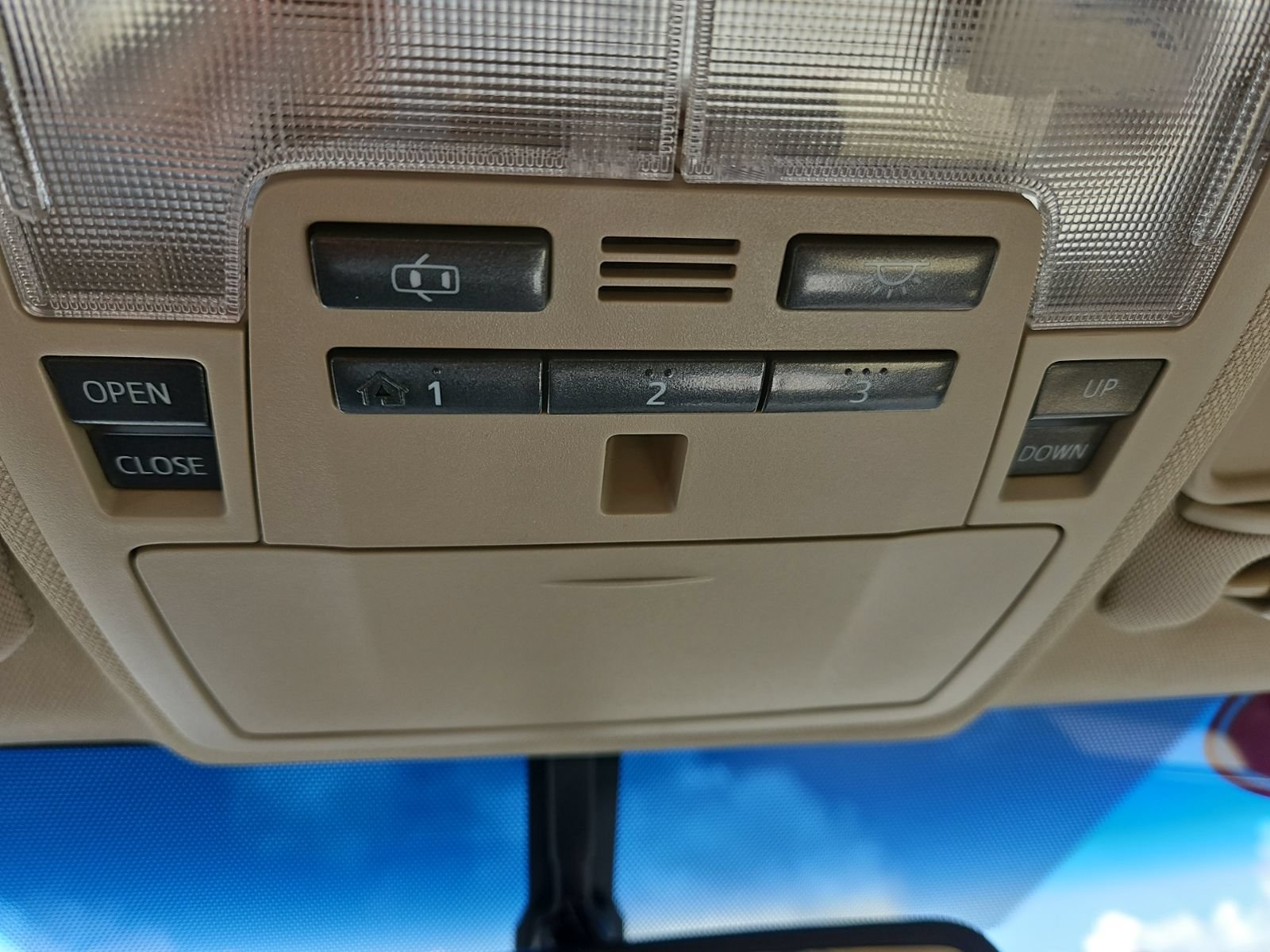 Used 2013 Toyota Camry XLE w/ Leather Pkg FWD image 32