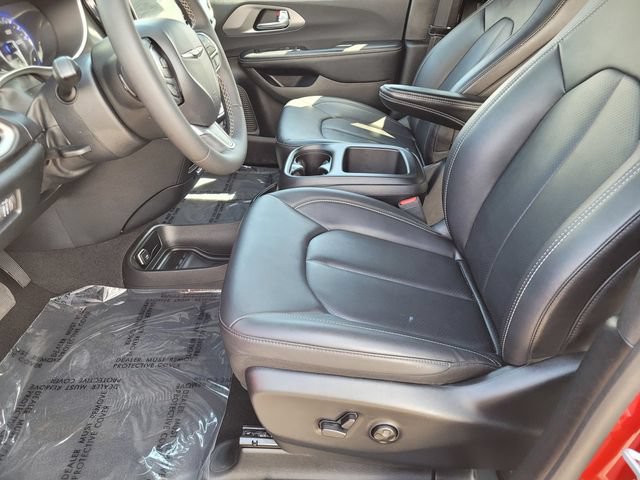 Used 2025 Chrysler Pacifica Select FWD image 16