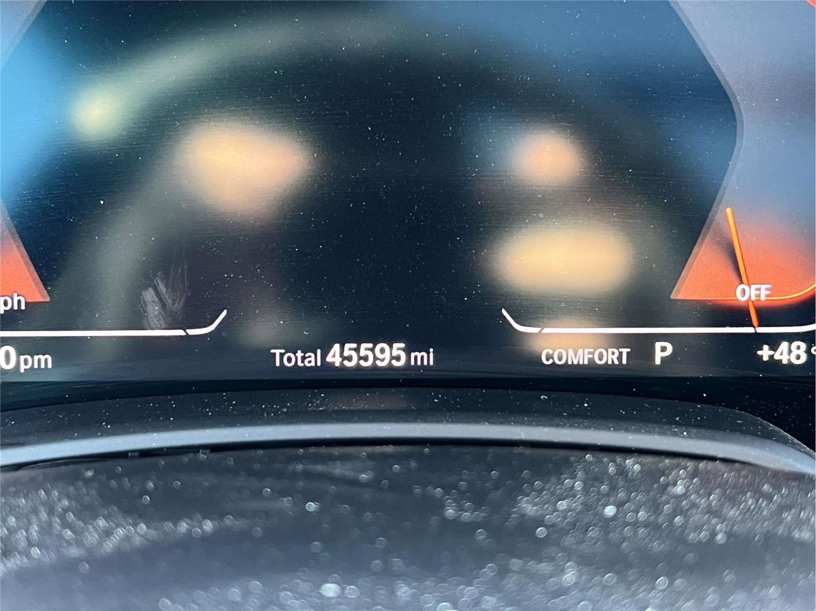 Used 2022 BMW X6 xDrive40i w/ Executive Package image 27