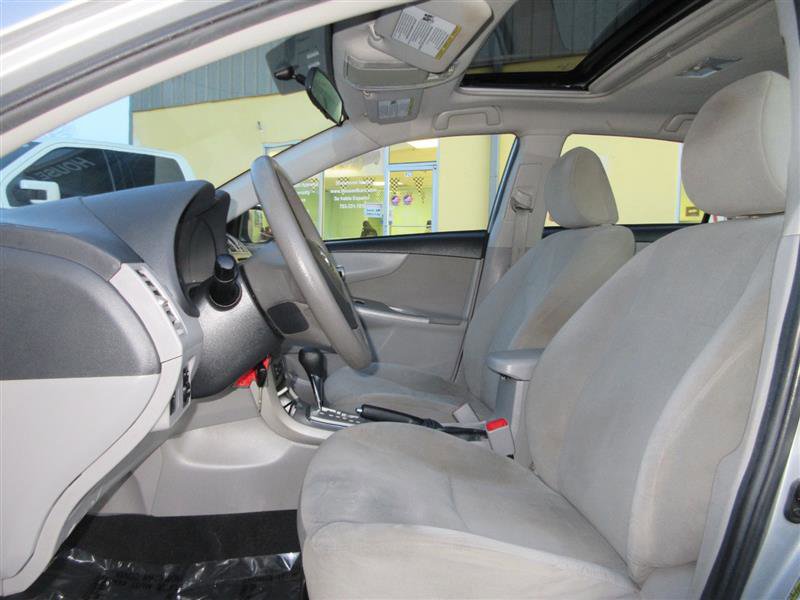 Used 2013 Toyota Corolla LE image 19