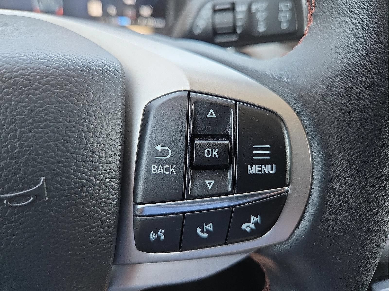 Used 2025 Ford Explorer Active AWD/4WD image 24