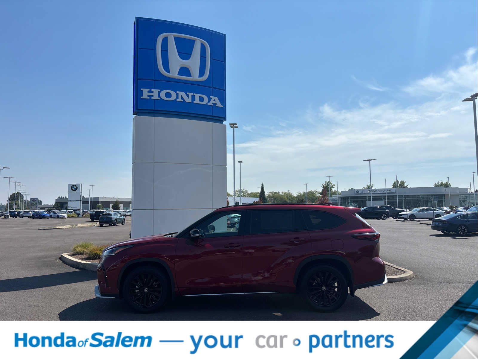 Used 2025 Toyota Highlander XSE AWD/4WD image 3