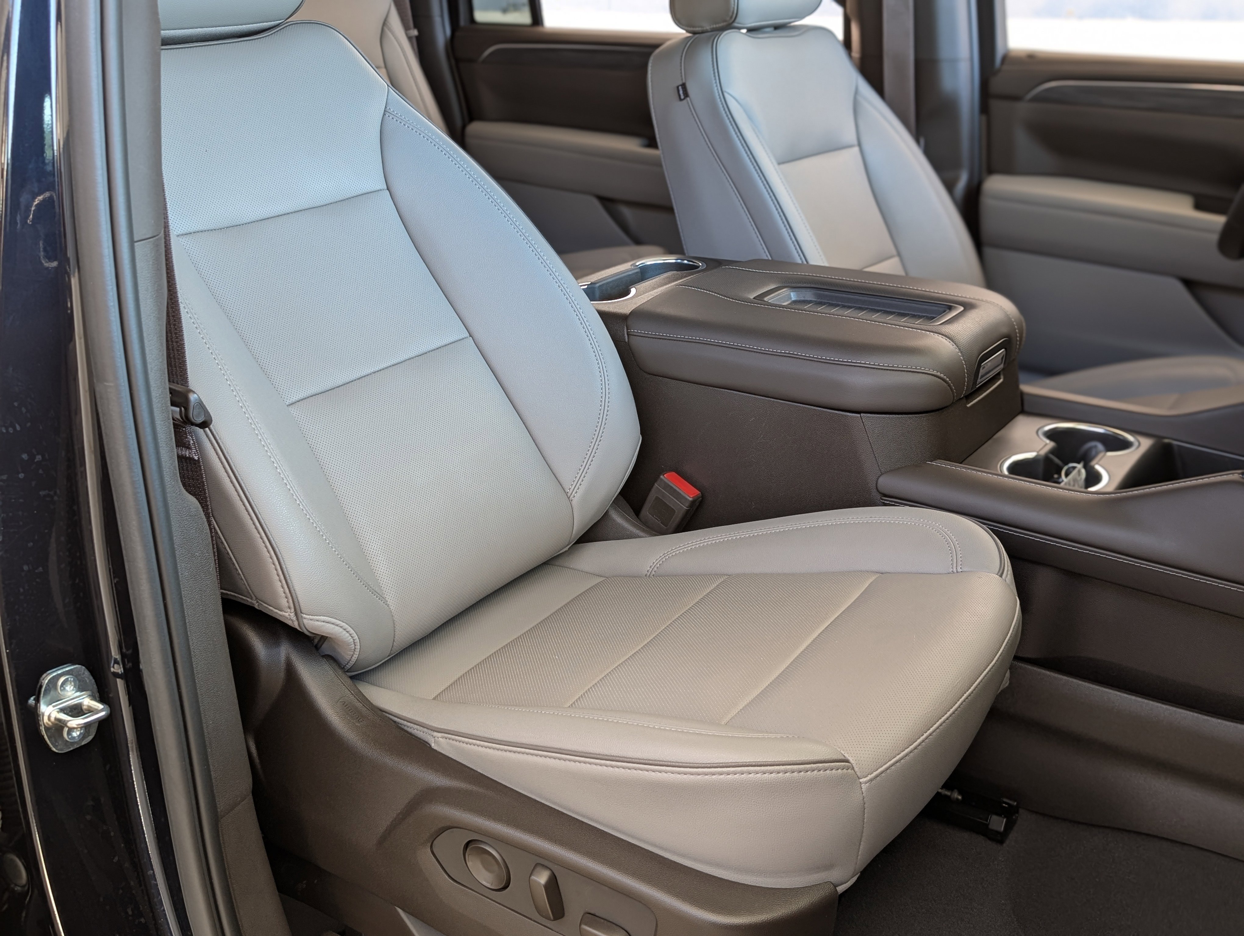 Used 2023 GMC Yukon XL SLT w/ SLT Luxury Package image 22