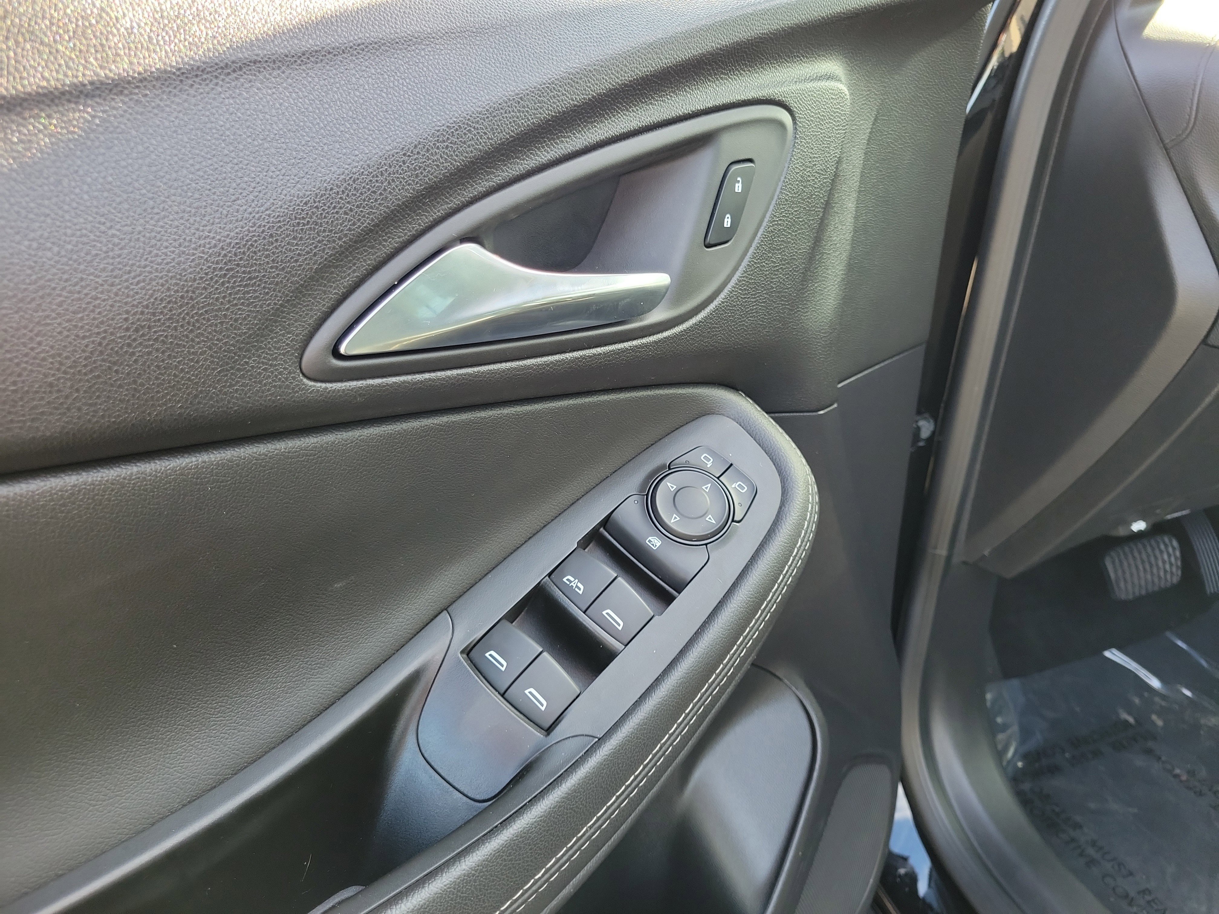 Used 2024 Buick Encore GX Sport Touring w/ Comfort Package image 18