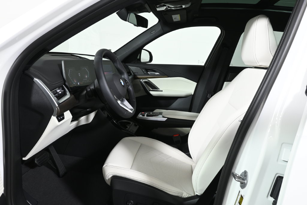 New 2027 BMW X1 xDrive28i AWD/4WD image 3