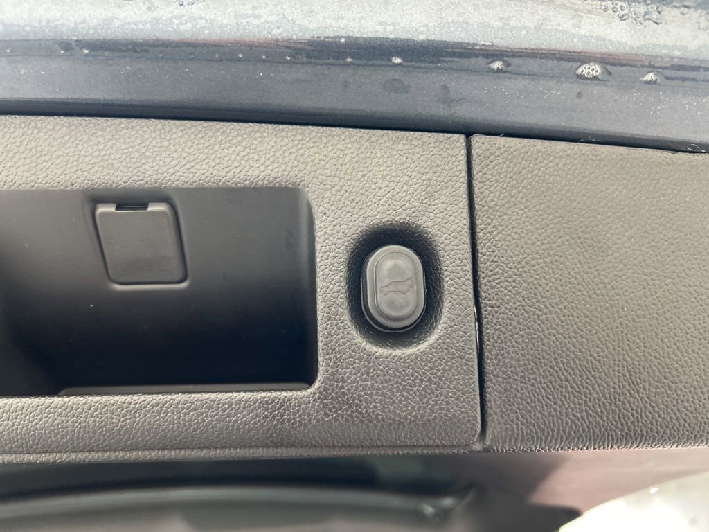 Used 2020 Cadillac Escalade Platinum image 32