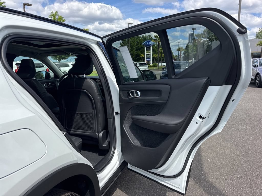 New 2026 Volvo XC40 B5 Plus w/ Climate Package AWD/4WD image 17