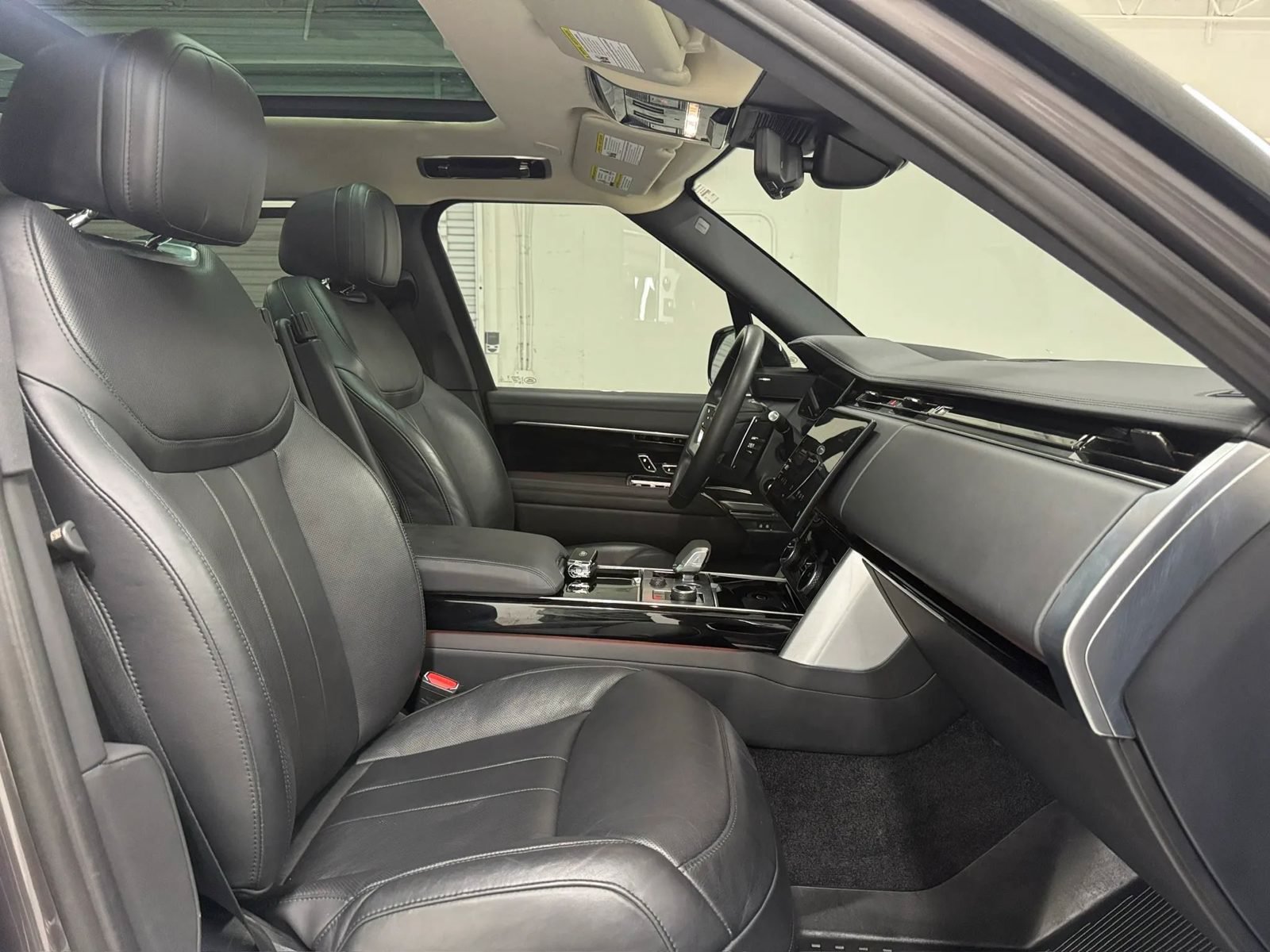 Used 2023 Land Rover Range Rover Long Wheelbase SE AWD/4WD image 14