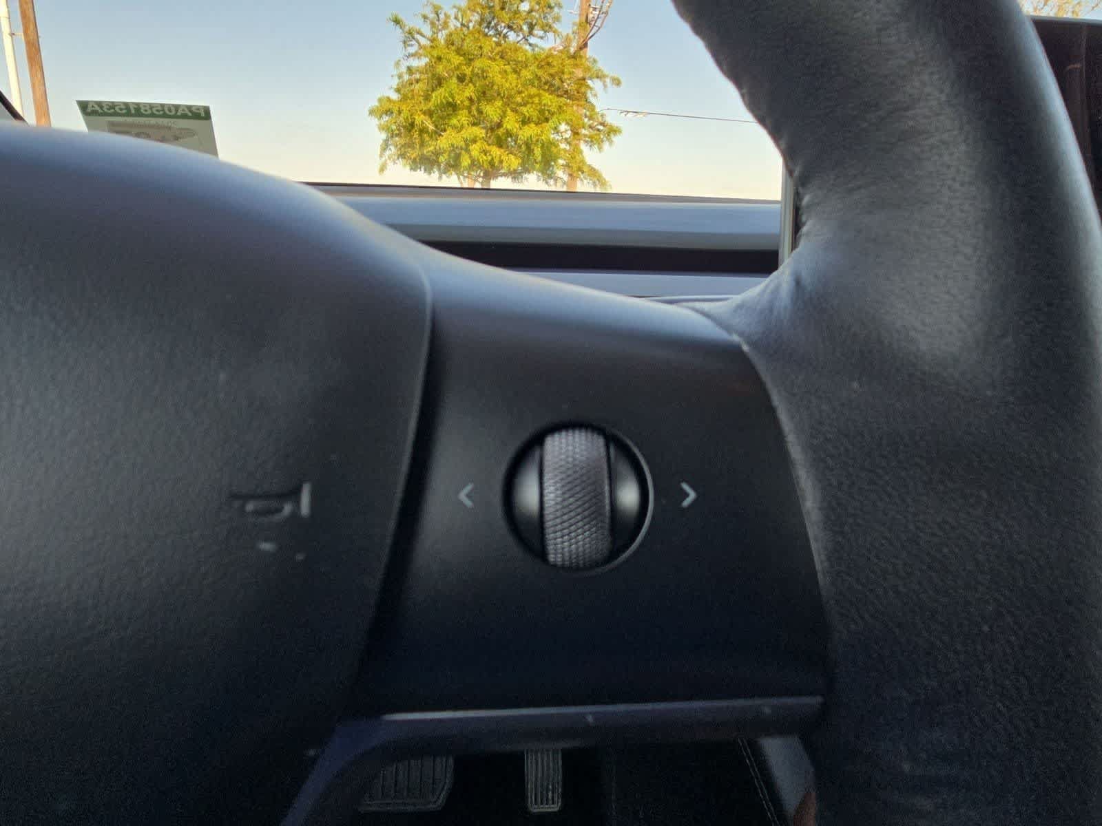 Used 2023 Tesla Model Y AWD image 22