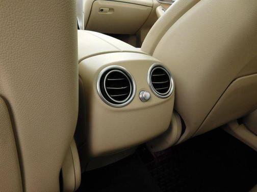 Used 2020 Mercedes-Benz GLC 300 4MATIC image 15
