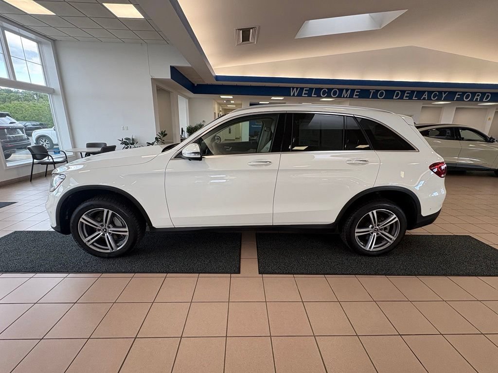 Used 2021 Mercedes-Benz GLC 300 4MATIC image 2