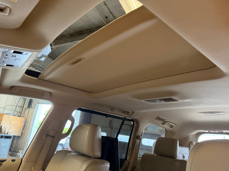 Used 2021 Lexus LX 570 4WD w/ Luxury Package image 25