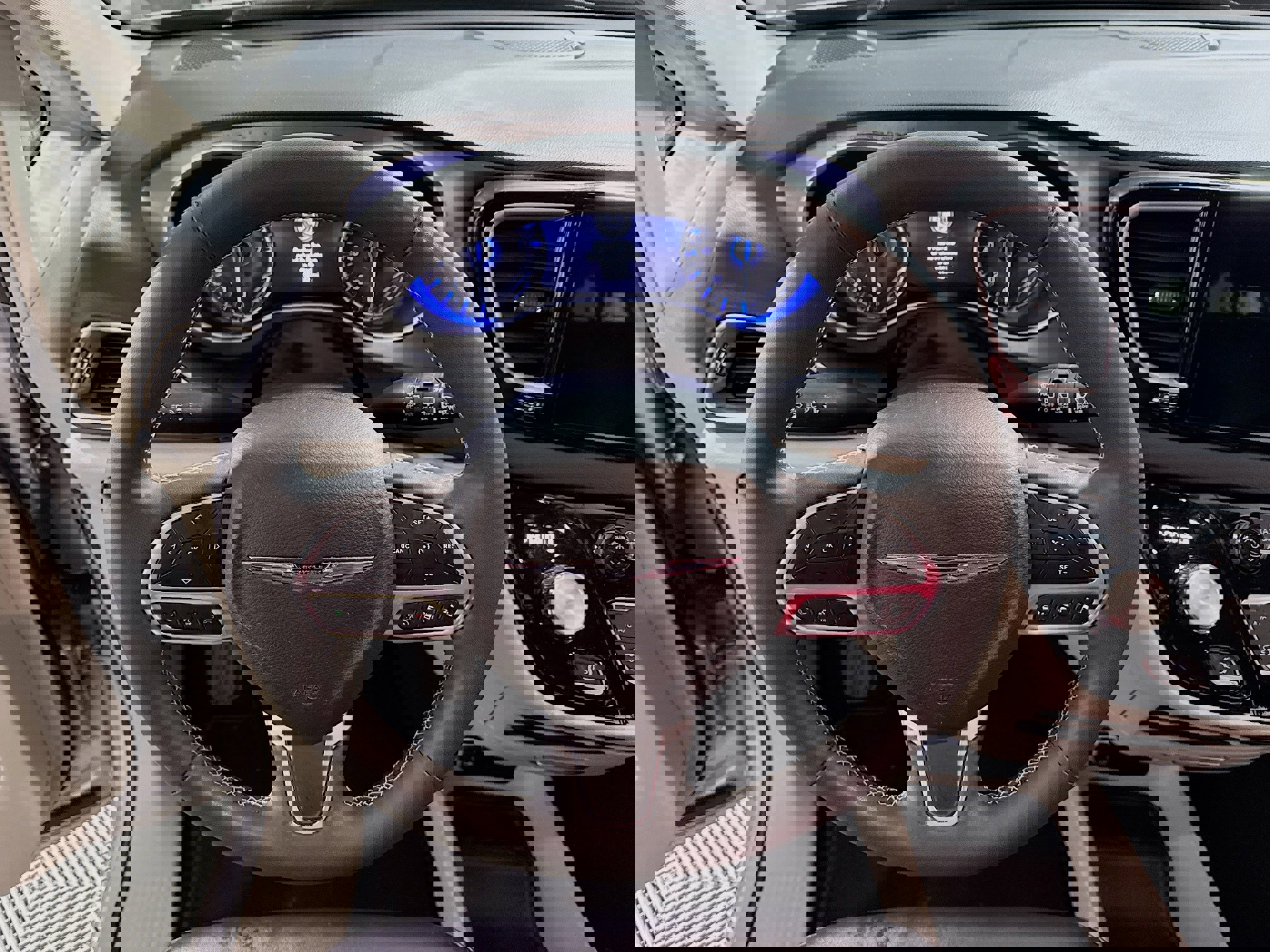 Used 2024 Chrysler Pacifica Touring-L image 16