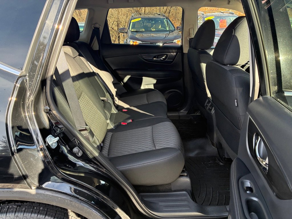 Used 2018 Nissan Rogue SV w/ Premium Package image 33