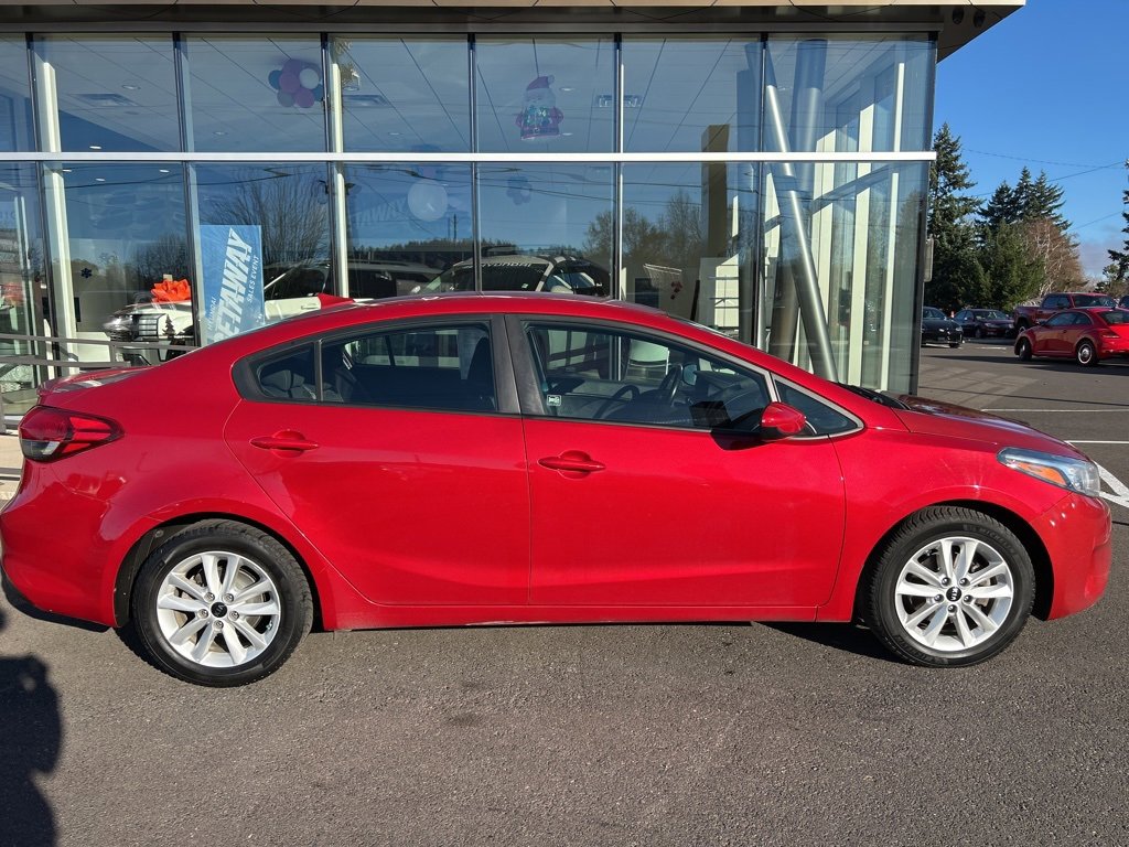 Used 2017 Kia Forte S image 2