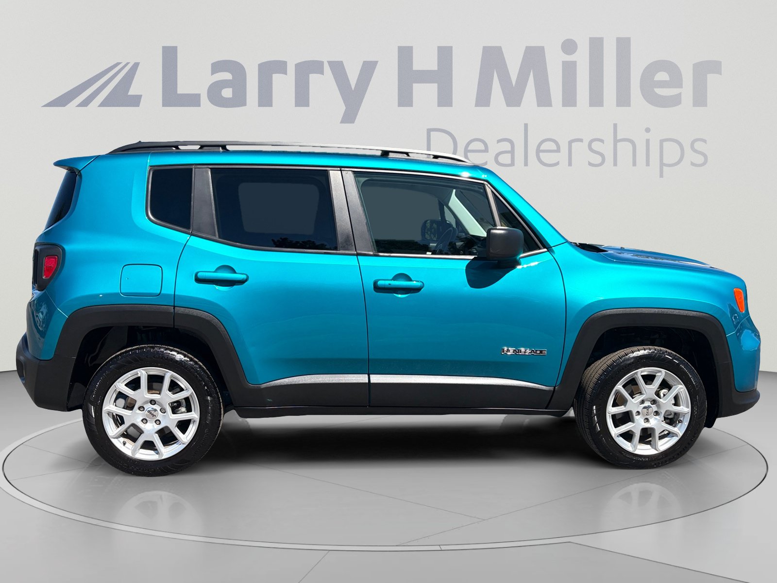 Used 2022 Jeep Renegade Latitude w/ Convenience Group AWD/4WD image 6