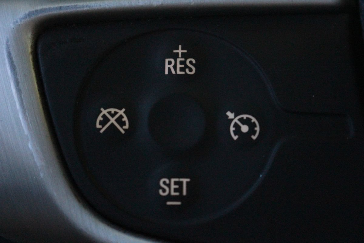 Used 2018 GMC Acadia SLE FWD image 22