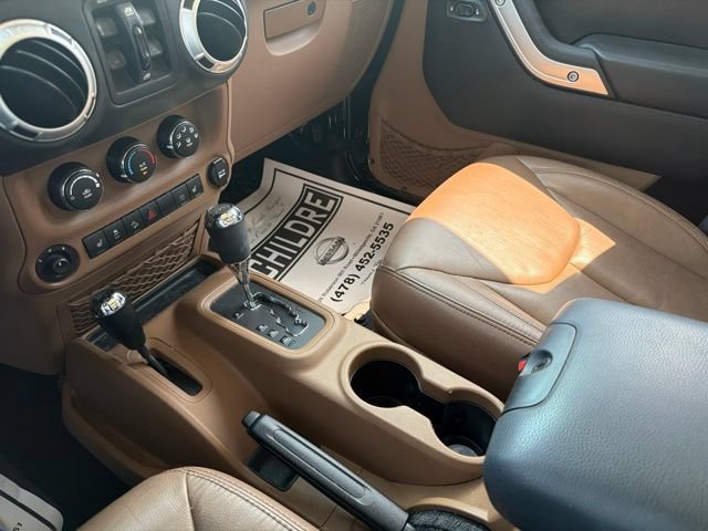 Used 2016 Jeep Wrangler Unlimited Sahara w/ Connectivity Group AWD/4WD image 22