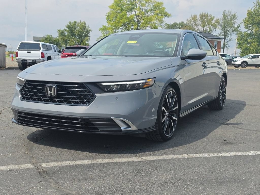 Used 2025 Honda Accord Touring image 3