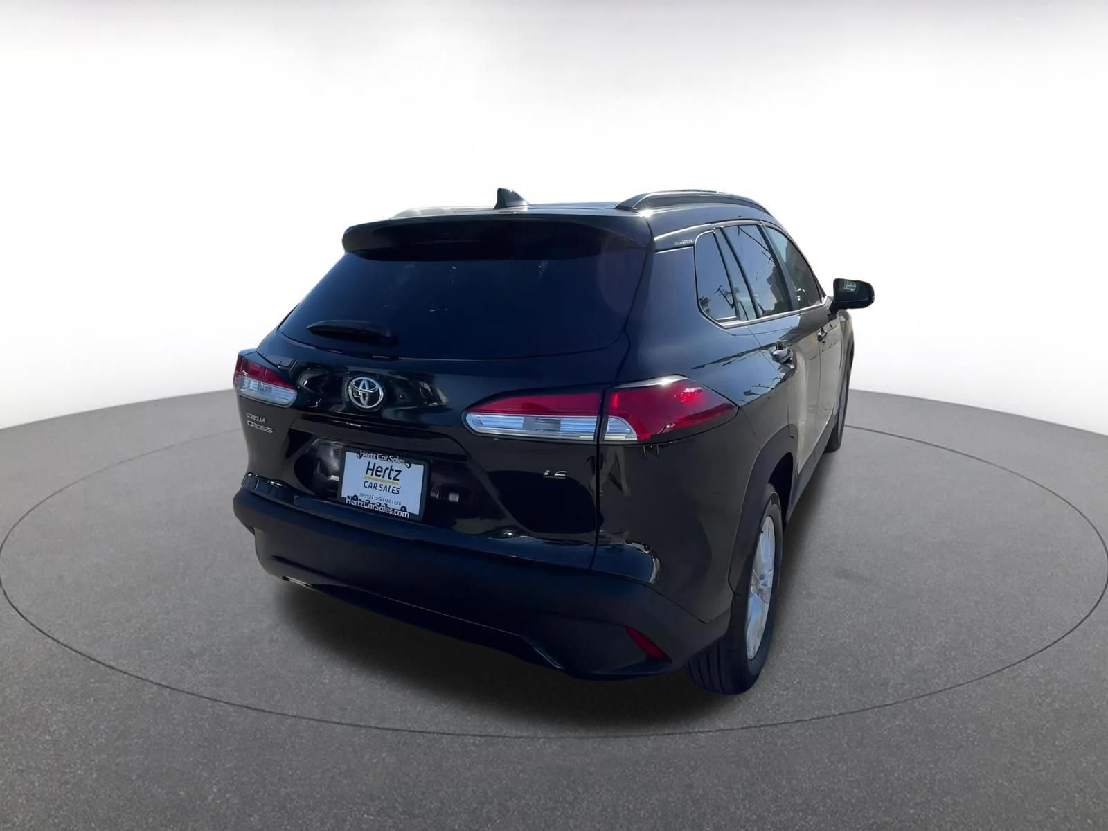 Used 2025 Toyota Corolla Cross LE image 14