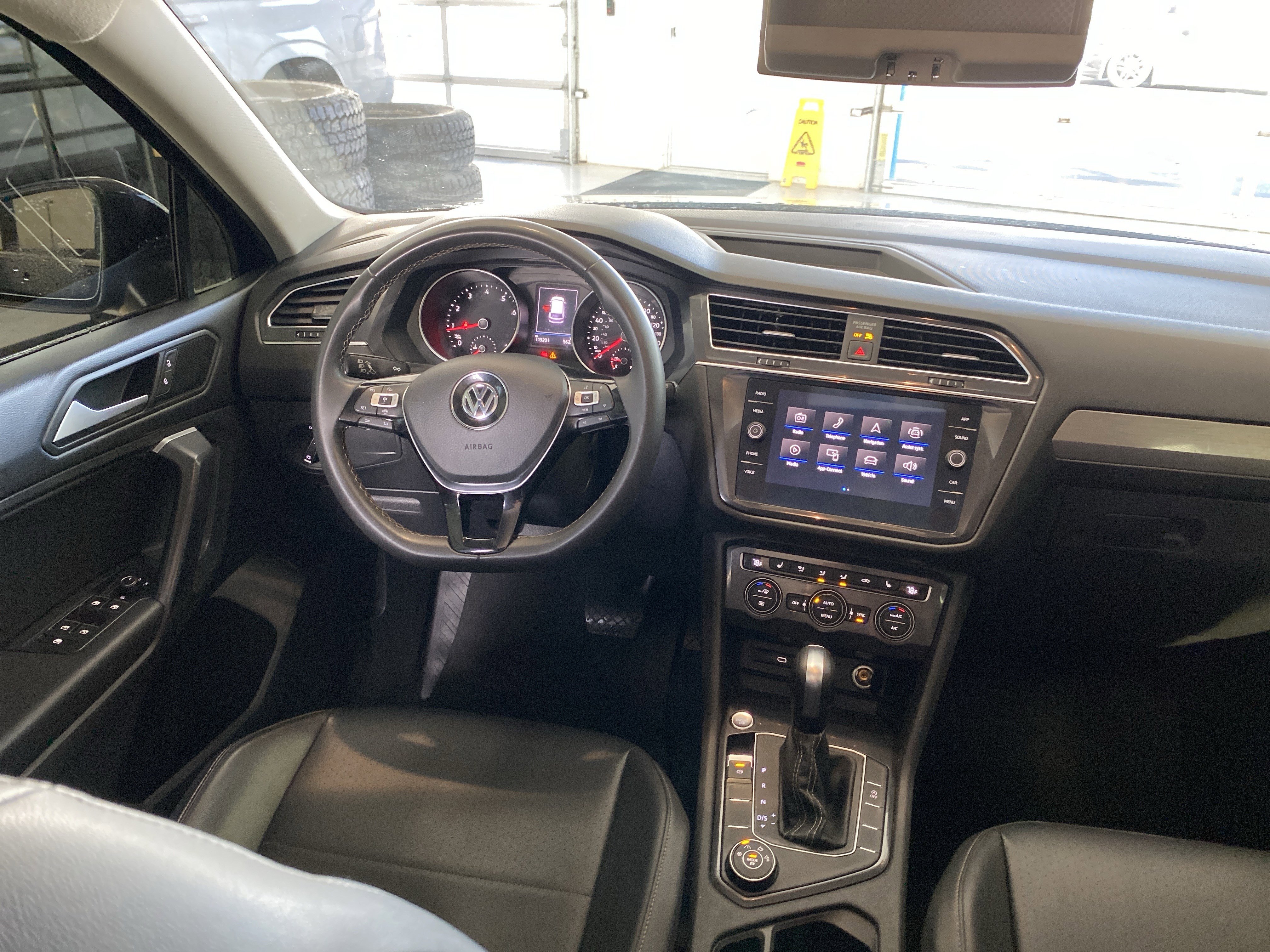 Used 2021 Volkswagen Tiguan SE image 24