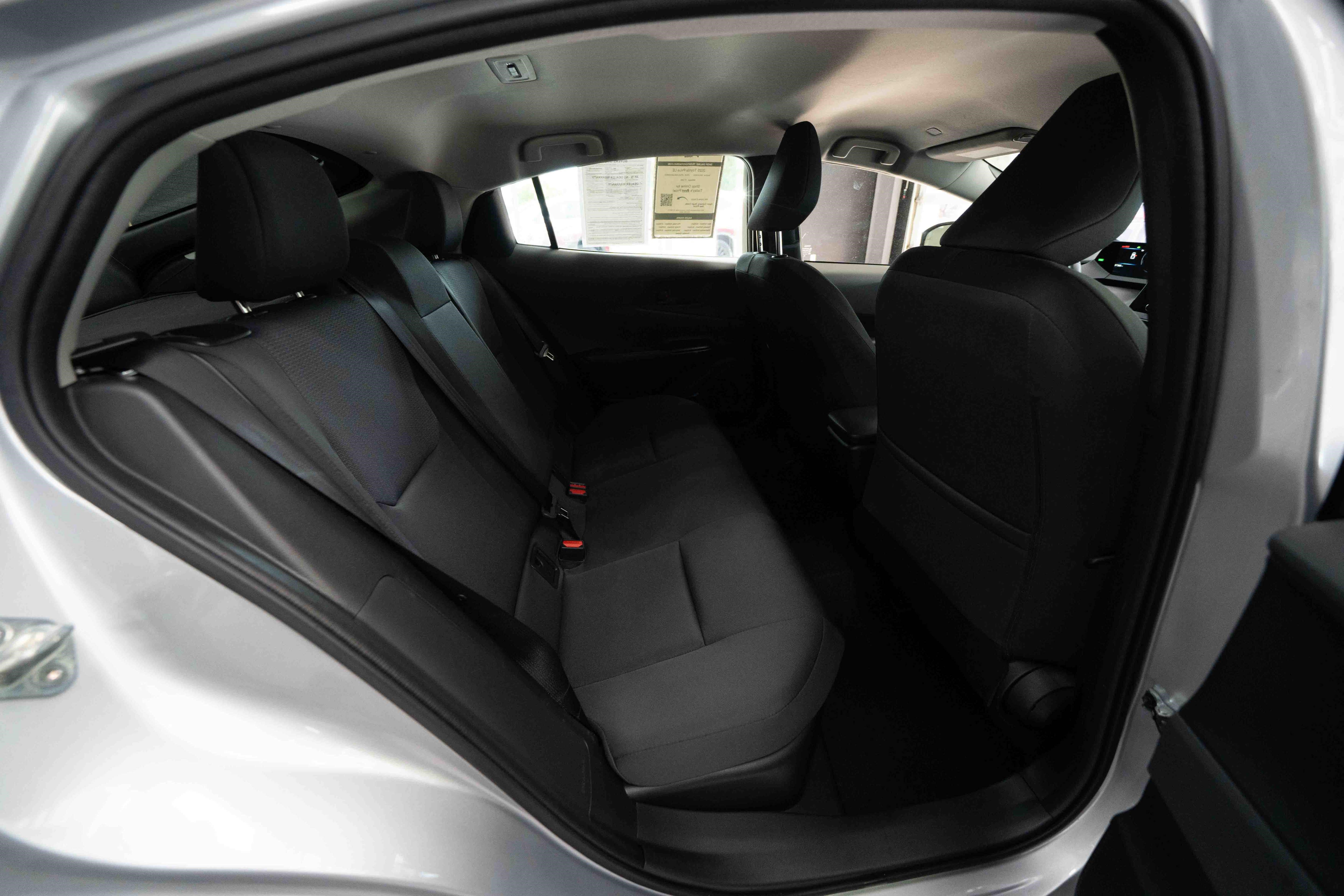 Used 2025 Toyota Prius LE FWD image 24