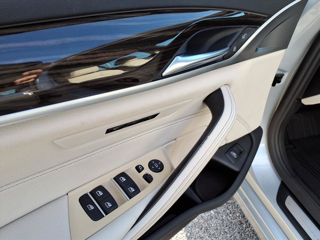 Used 2019 BMW 530i w/ Convenience Package RWD image 19