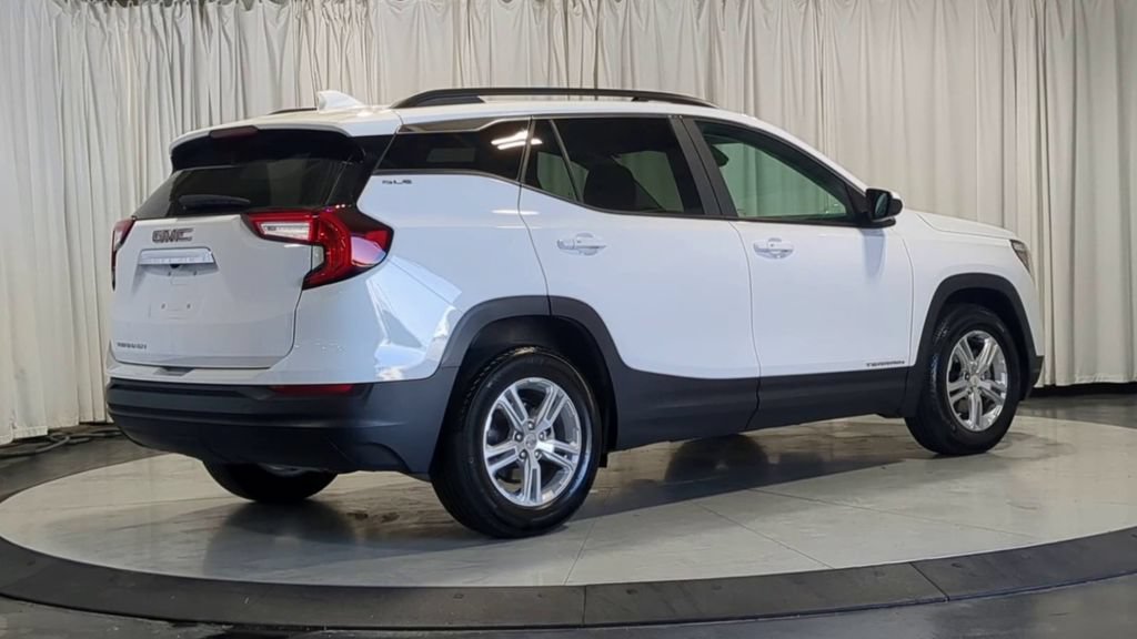Used 2023 GMC Terrain SLE w/ Driver Convenience Package FWD image 10