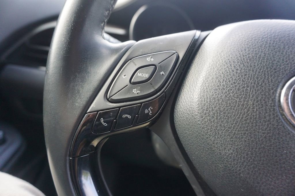 Used 2018 Toyota C-HR XLE FWD image 6