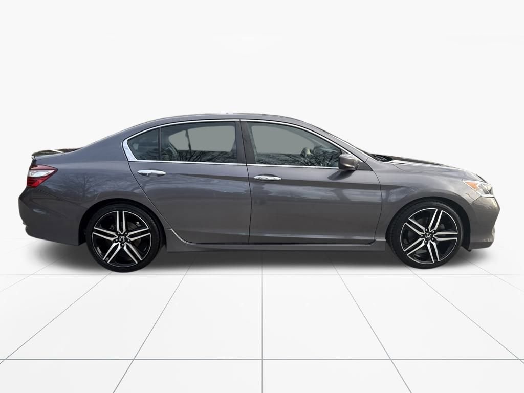 Used 2017 Honda Accord Sport image 10