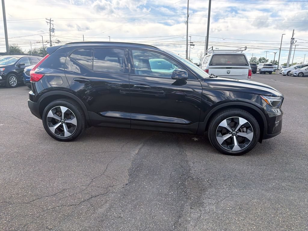 Used 2023 Volvo XC40 B5 Plus w/ Driver Assist Package AWD/4WD image 6