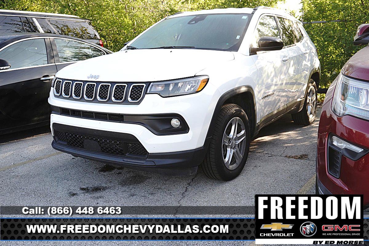Used 2024 Jeep Compass Latitude w/ Altitude Special Edition AWD/4WD image 3