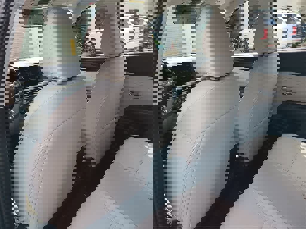 New 2026 Hyundai Tucson SE image 19