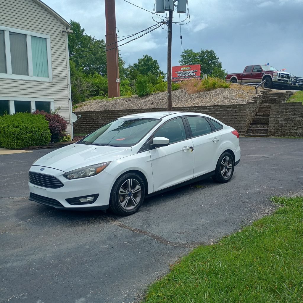 Used 2018 Ford Focus SE w/ SE Appearance Package FWD image 1