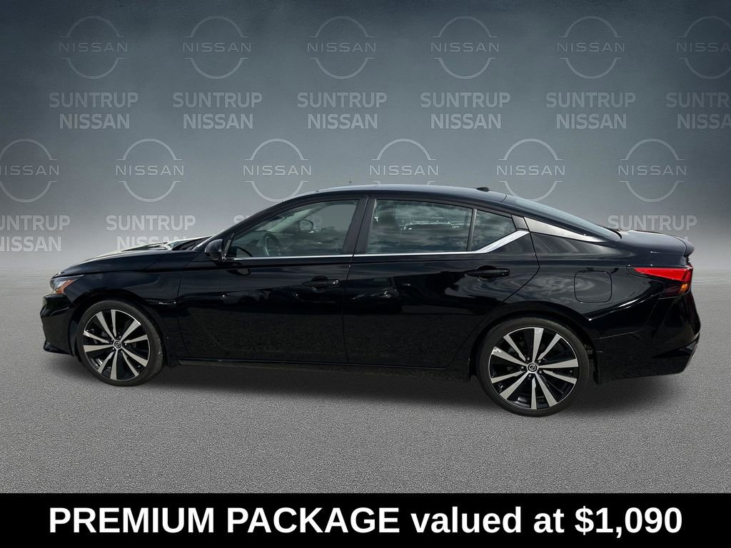 Used 2020 Nissan Altima 2.5 SR w/ Premium Package FWD image 2