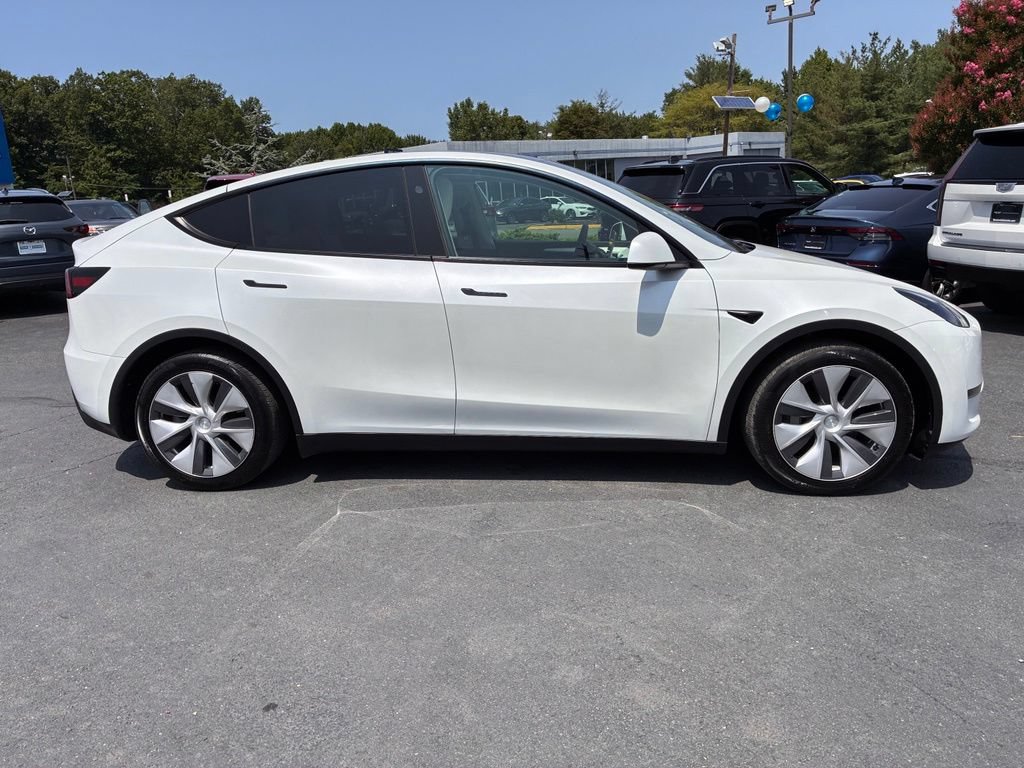Used 2024 Tesla Model Y Long Range AWD/4WD image 8