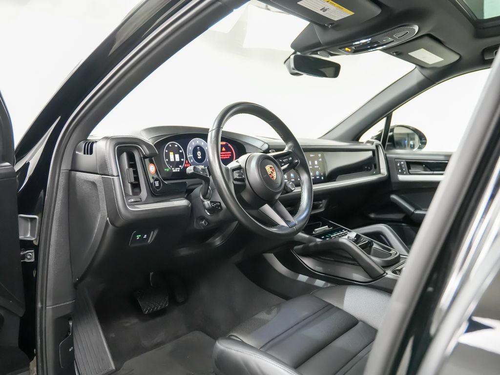 Certified 2024 Porsche Cayenne AWD/4WD image 4