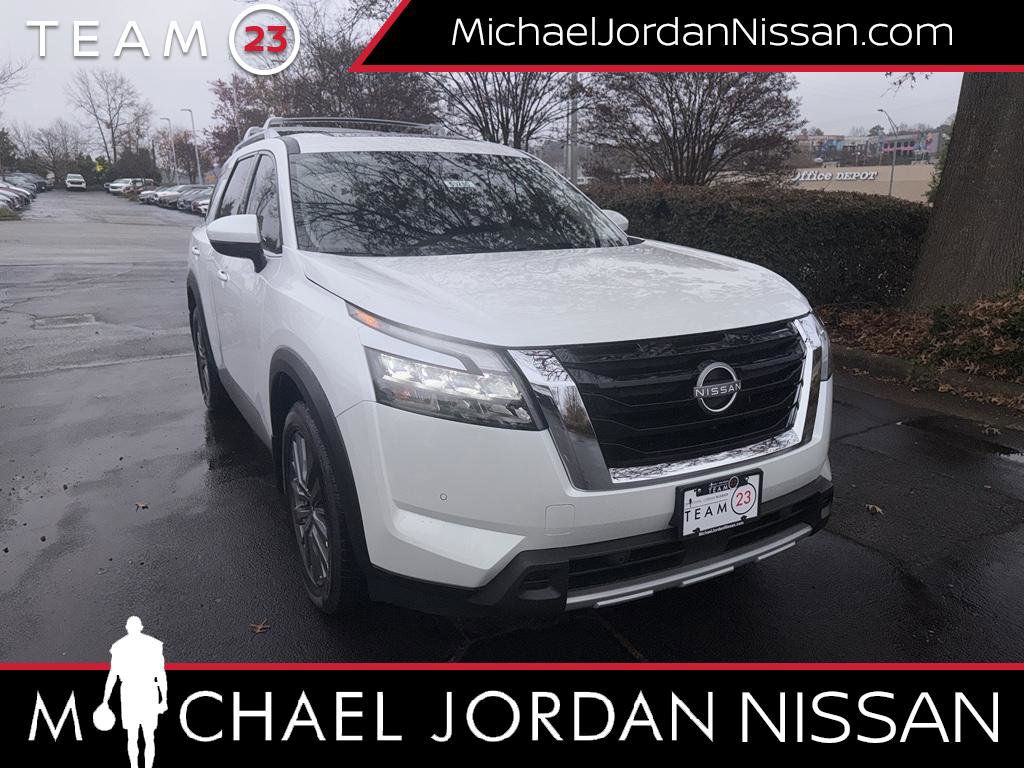 New 2025 Nissan Pathfinder SL w/ SL Premium Package