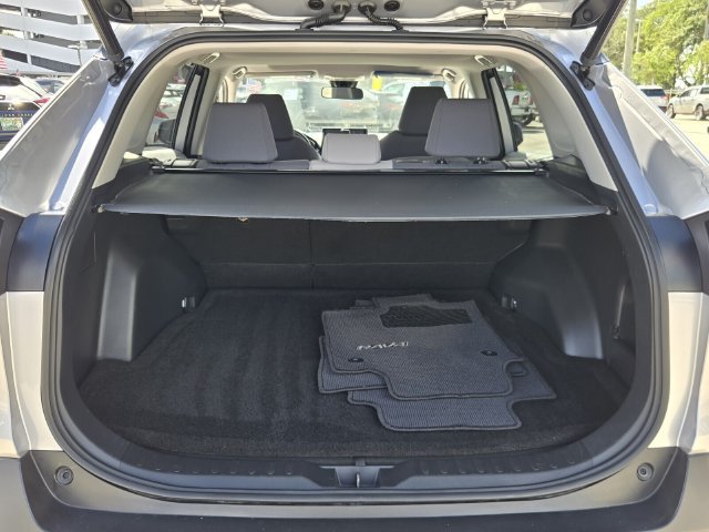 Used 2020 Toyota RAV4 XLE w/ Convenience Package FWD image 13